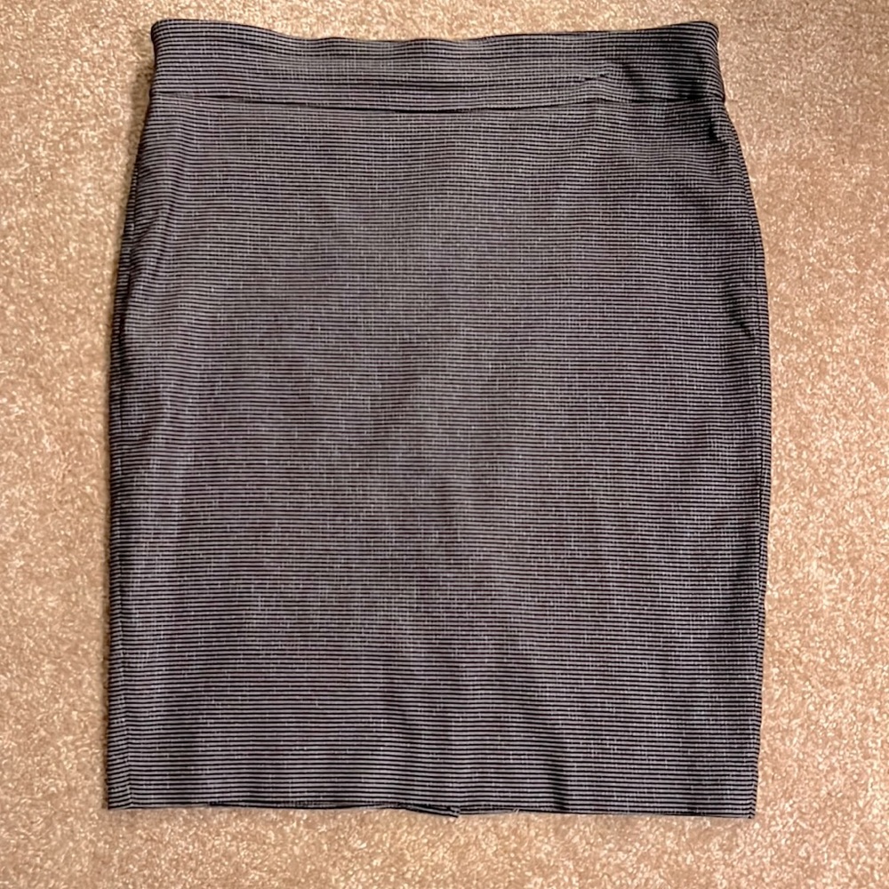 Attyre Pull On Houndstooth Skirt